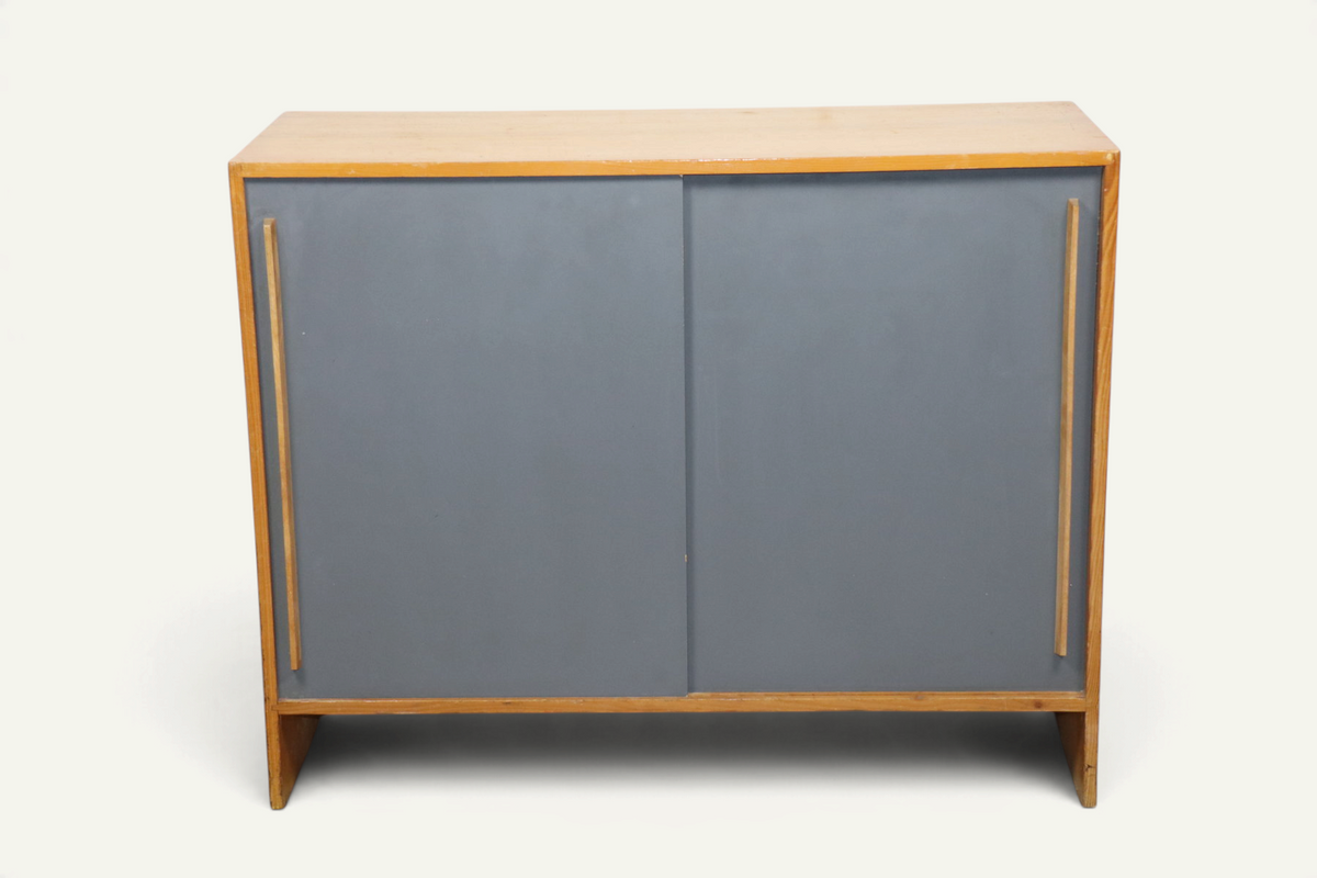 Meuble d’appoint vintage en bois à portes coulissantes – années 60