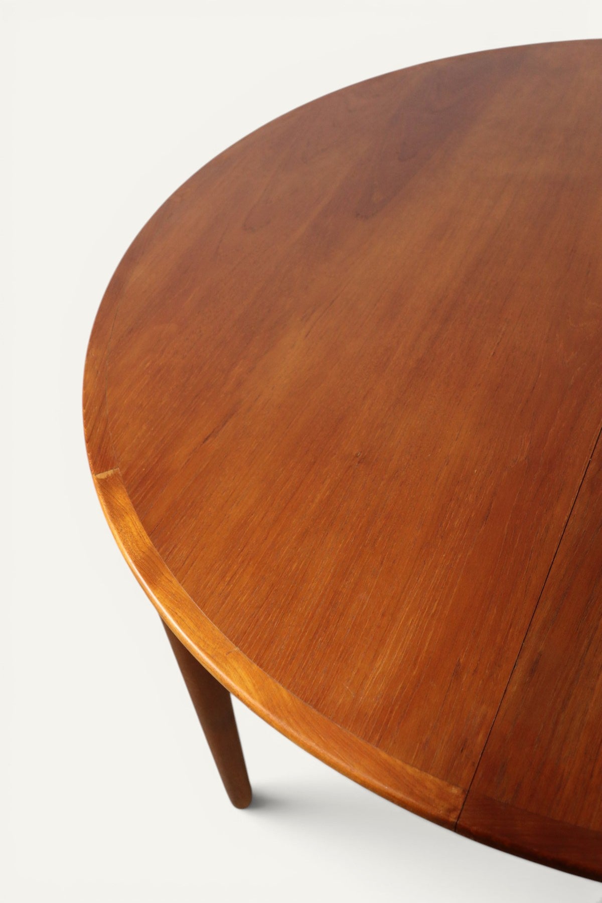 Table ronde de repas extensible danoise en teck – Années 1960