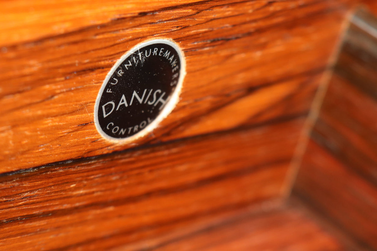 Coiffeuse Bureau danoise en palissandre à miroir escamotable – années 1960