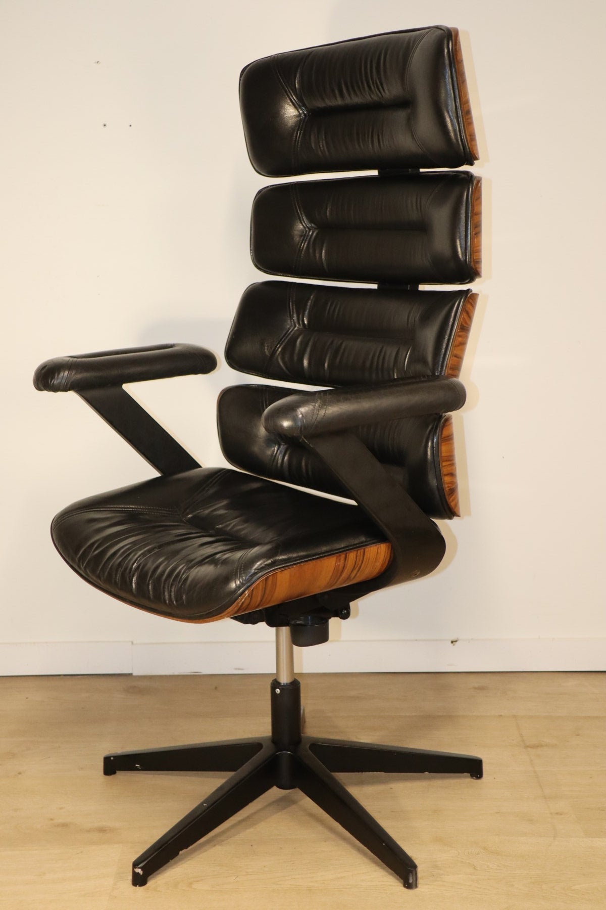 Fauteuil de bureau vintage en skaï et bois - 1970