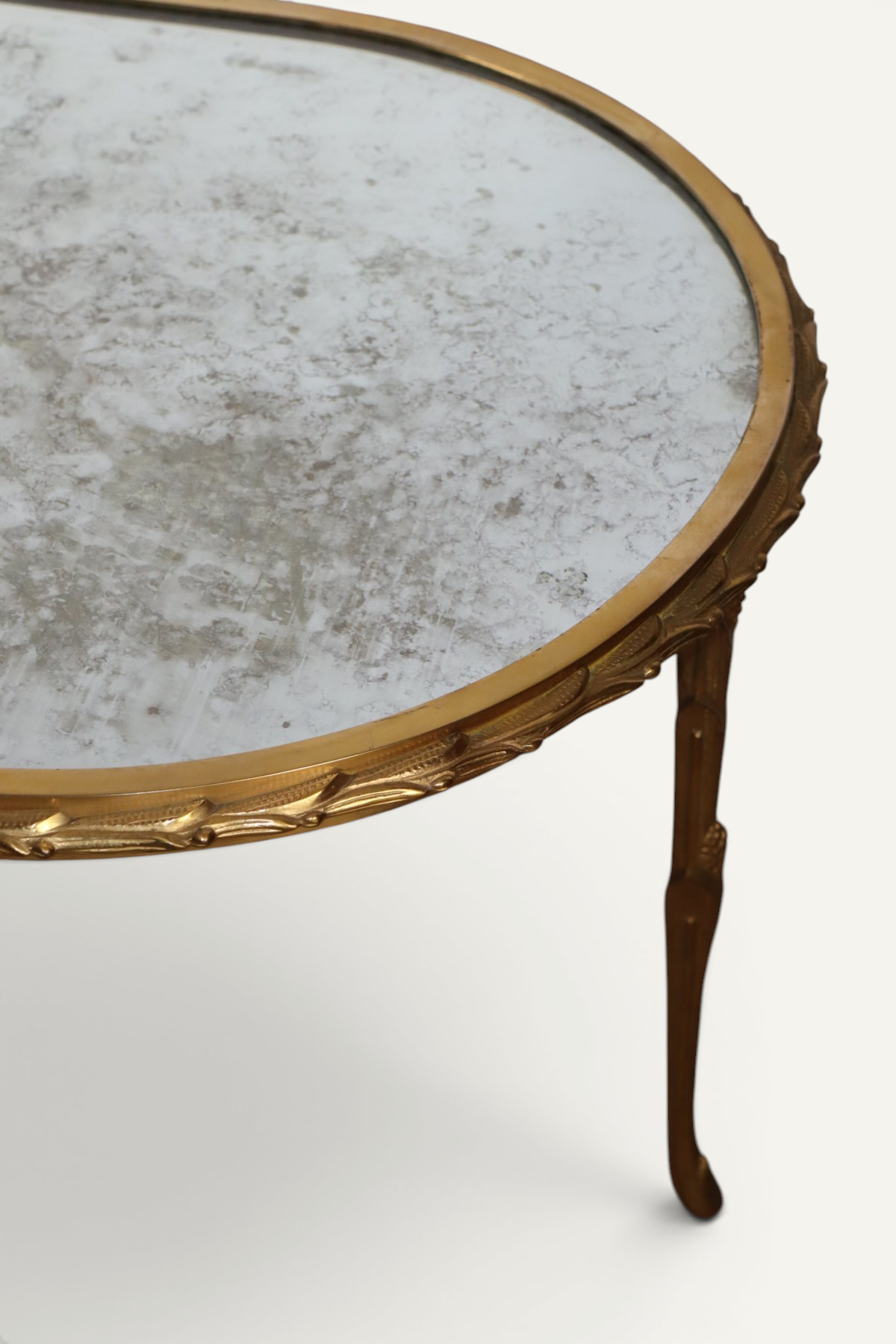Table basse Maison Baguès en bronze doré et miroir vieilli – Années 1950