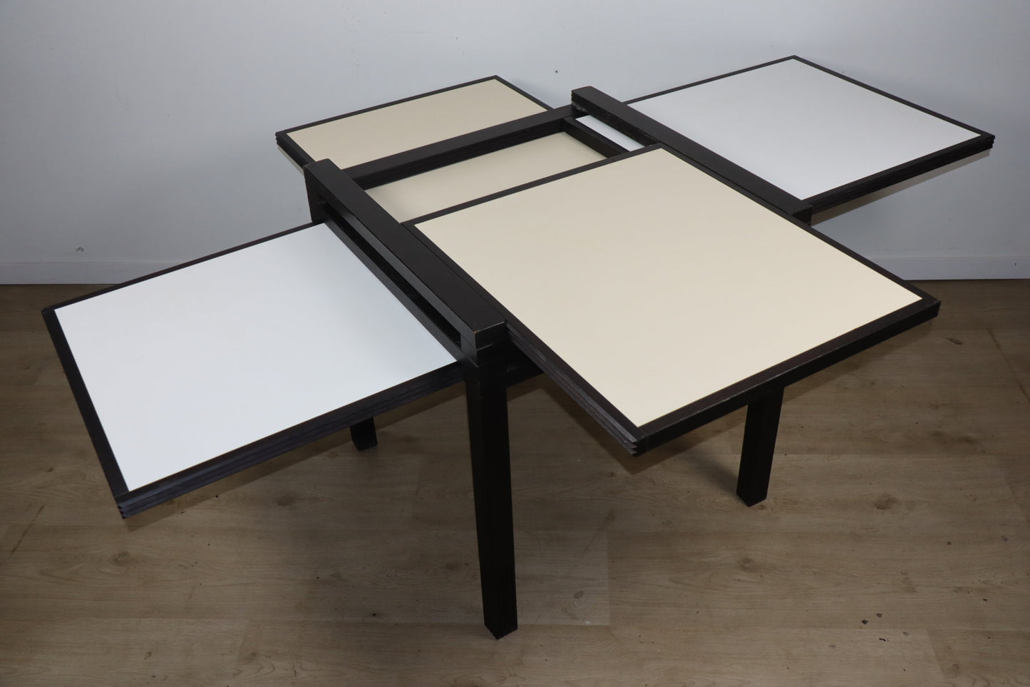 Table modulable bi-colore Bernard Vuarnesson - Années 80