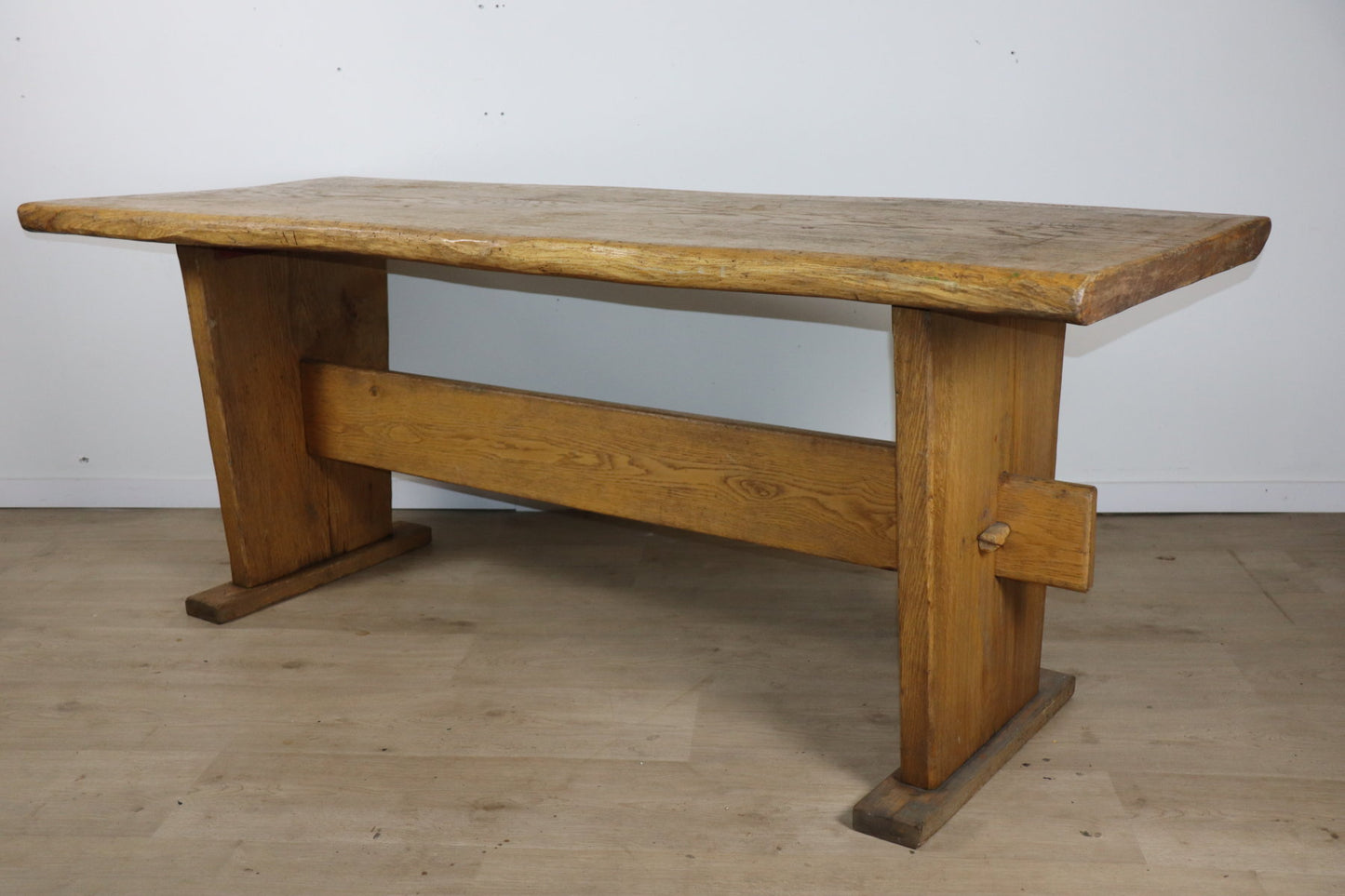 Table de repas brutaliste en bois massif - Années 50/60