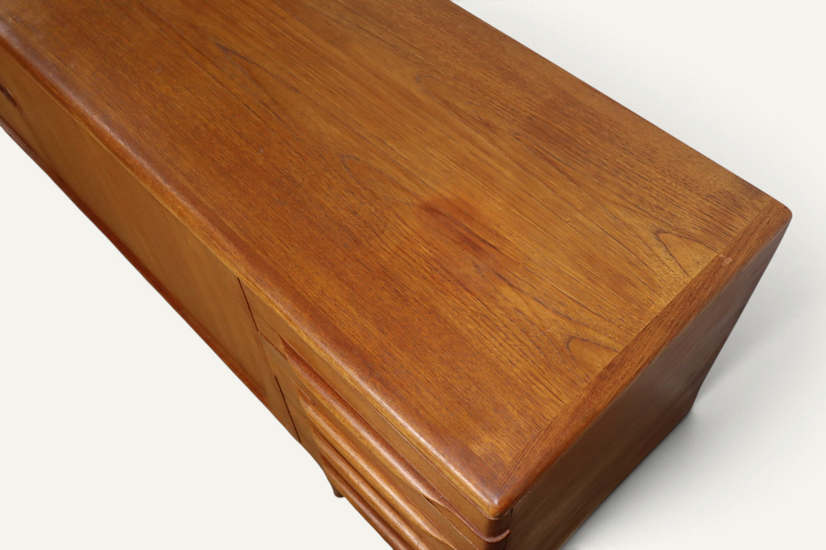 Enfilade scandinave en teck par Johannes Andersen pour Samcom – Années 60