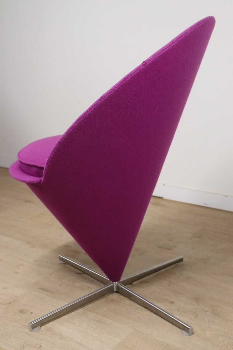 Chaise modèle « Cone Chair » Verner Panton édition Vitra