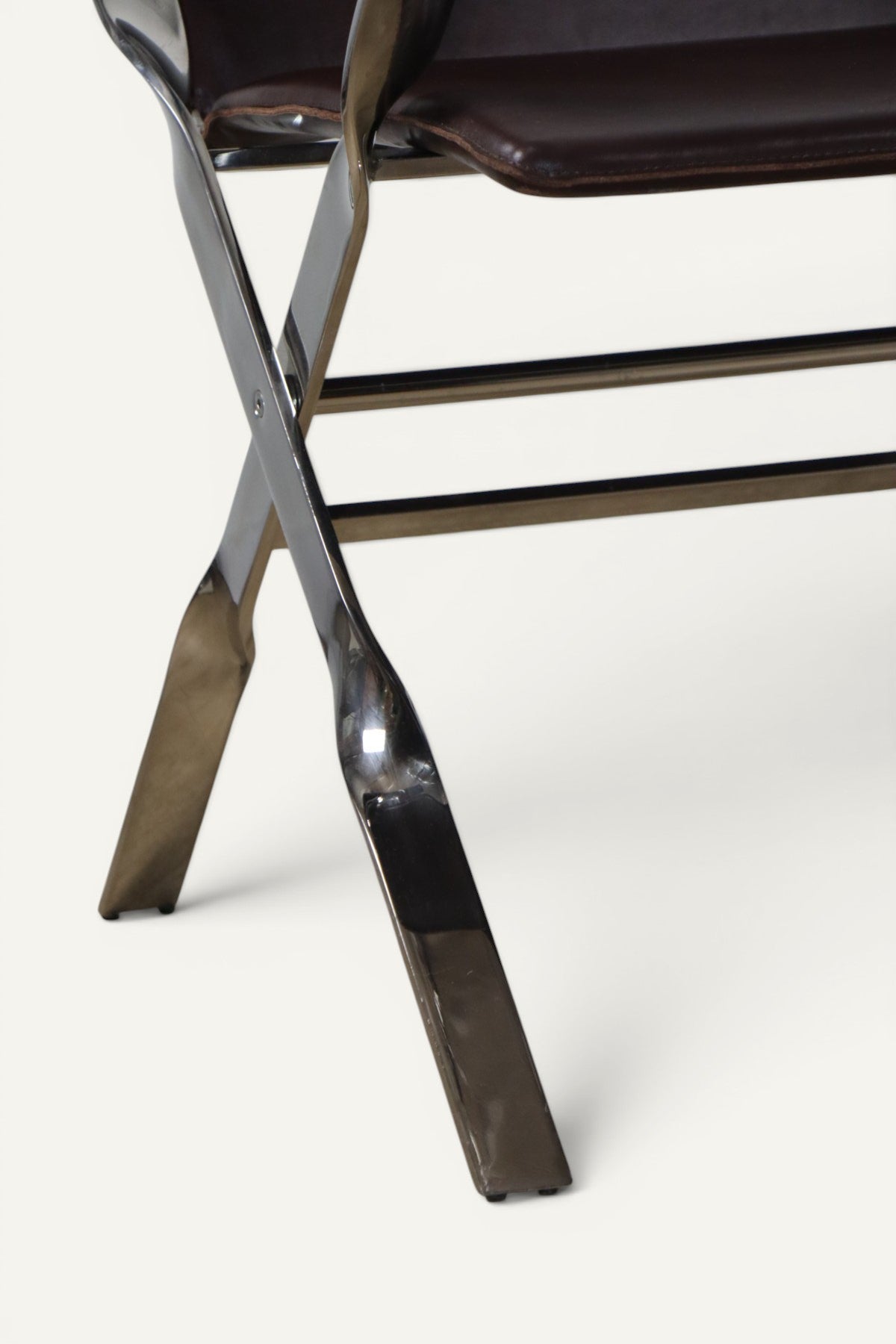Paire de fauteuils en cuir et métal chromé, Italie - 1970