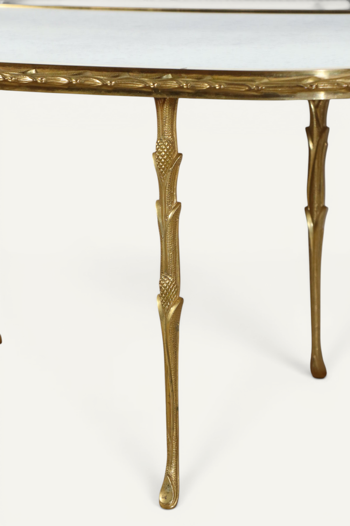 Table basse Maison Baguès en bronze doré et miroir vieilli – Années 1950