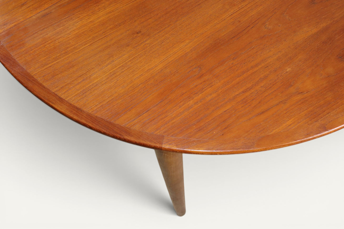 Table ronde de repas extensible danoise en teck – Années 1960