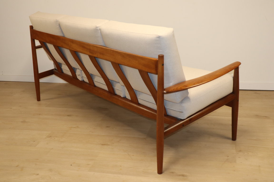 Canapé scandinave par Grete Jalk édition France & Son, 1960