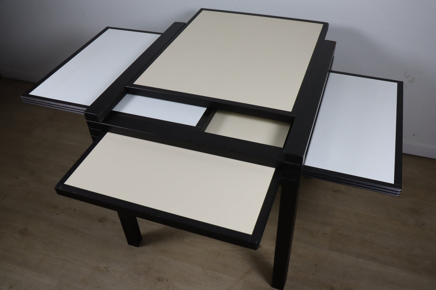 Table modulable bi-colore Bernard Vuarnesson - Années 80