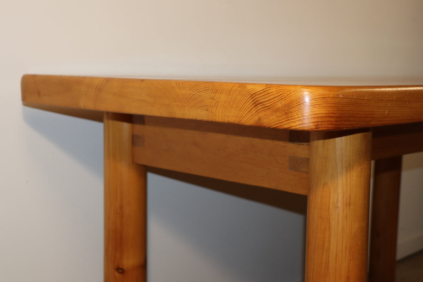 Table René Martin en pin massif moderniste, 1960