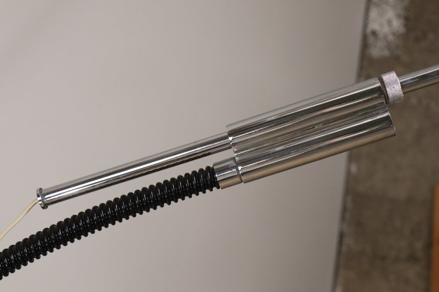 Lampadaire vintage arc à balancier en métal chromé, 1970