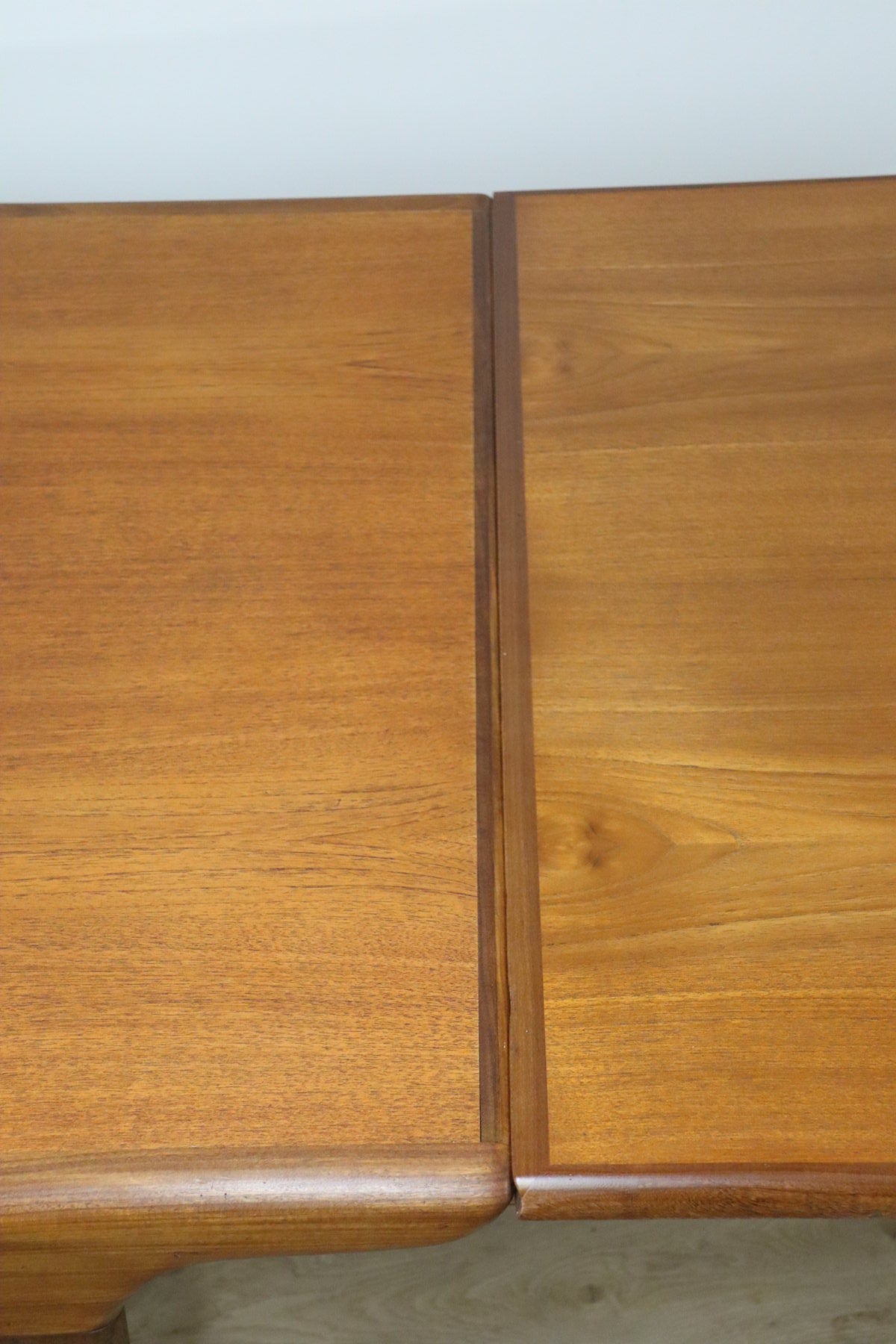 Table de repas scandinave par Johannes Andersen en teck, 1960