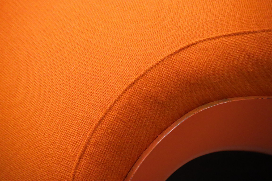 Chauffeuse vintage organique en tissu orange et fibre, 1970