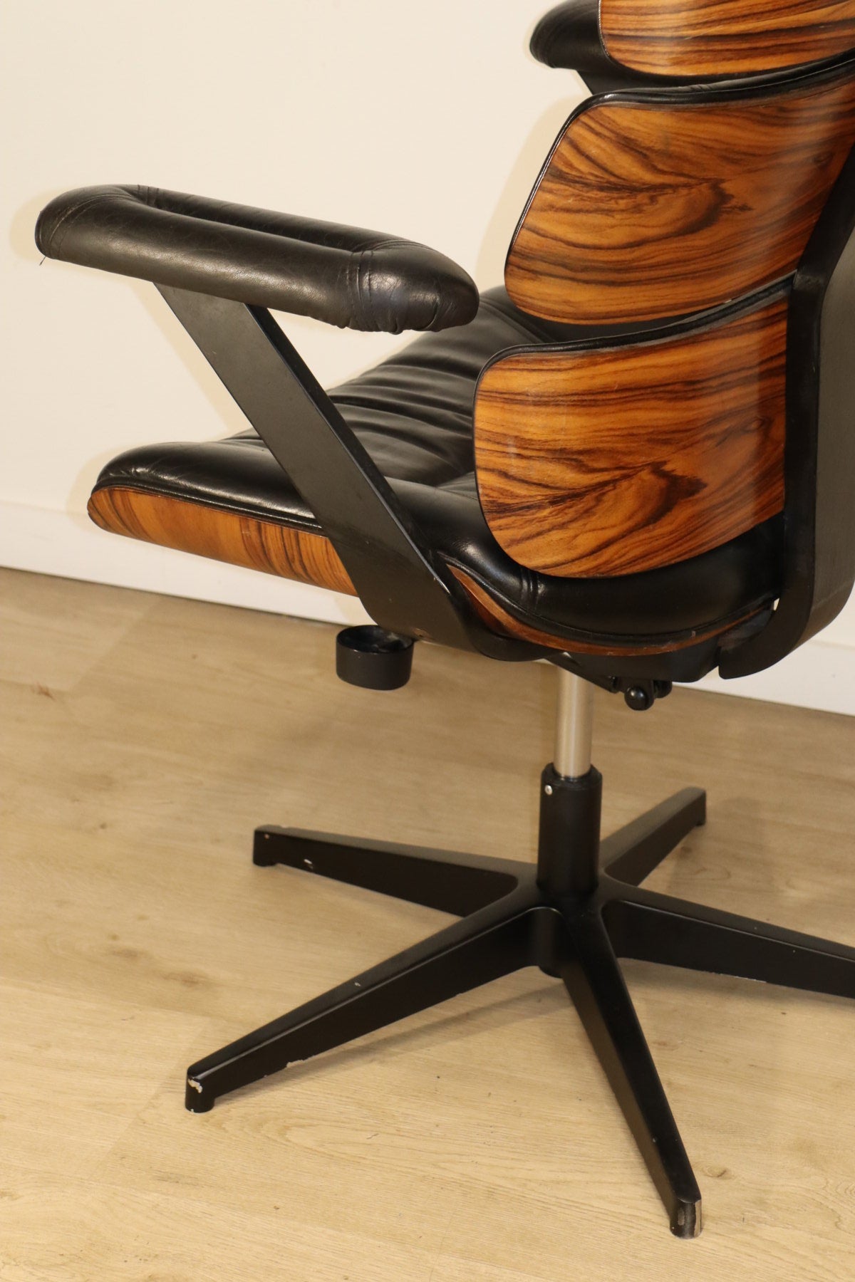 Fauteuil de bureau vintage en skaï et bois - 1970