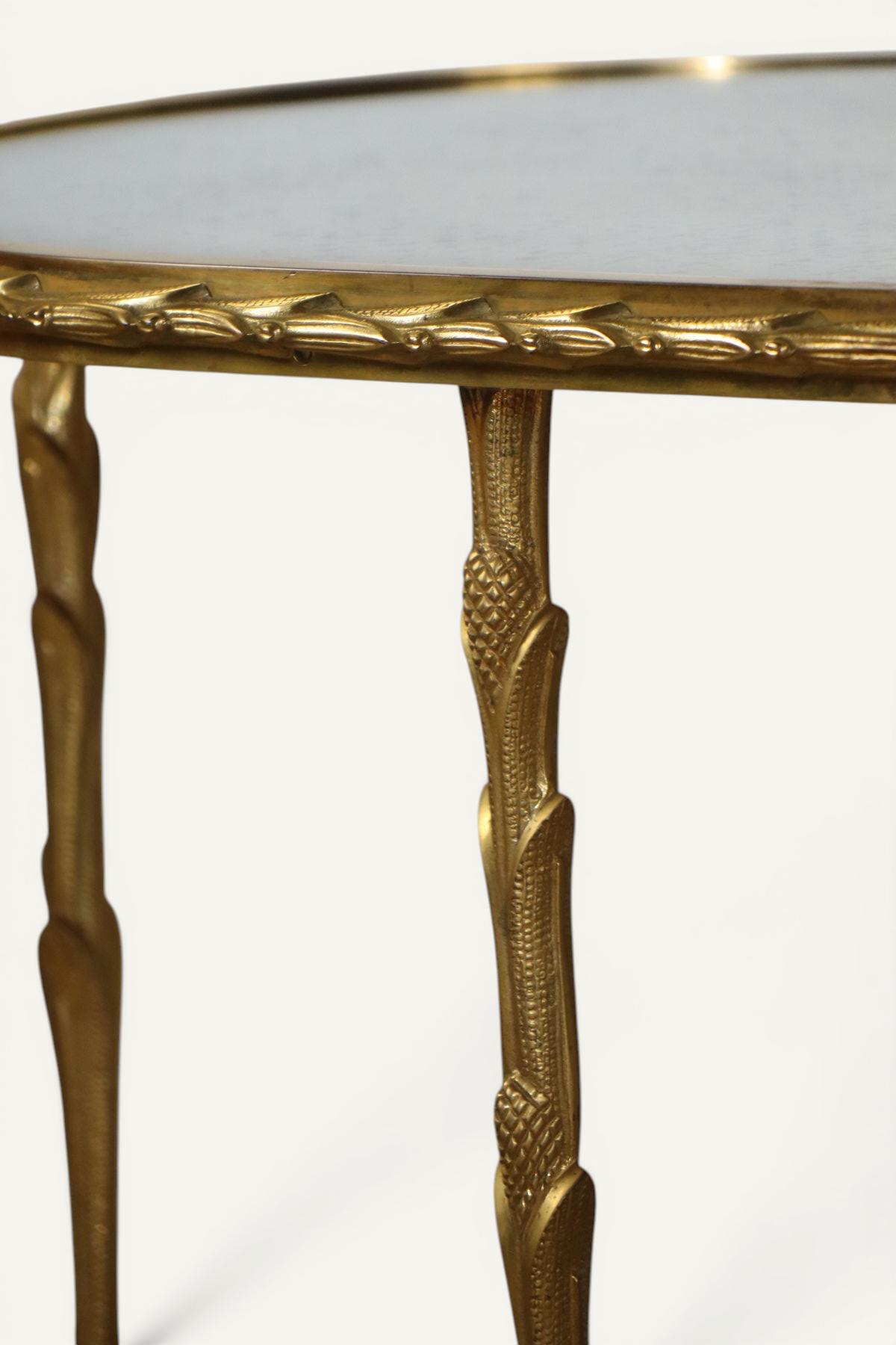 Table basse Maison Baguès en bronze doré et miroir vieilli – Années 1950