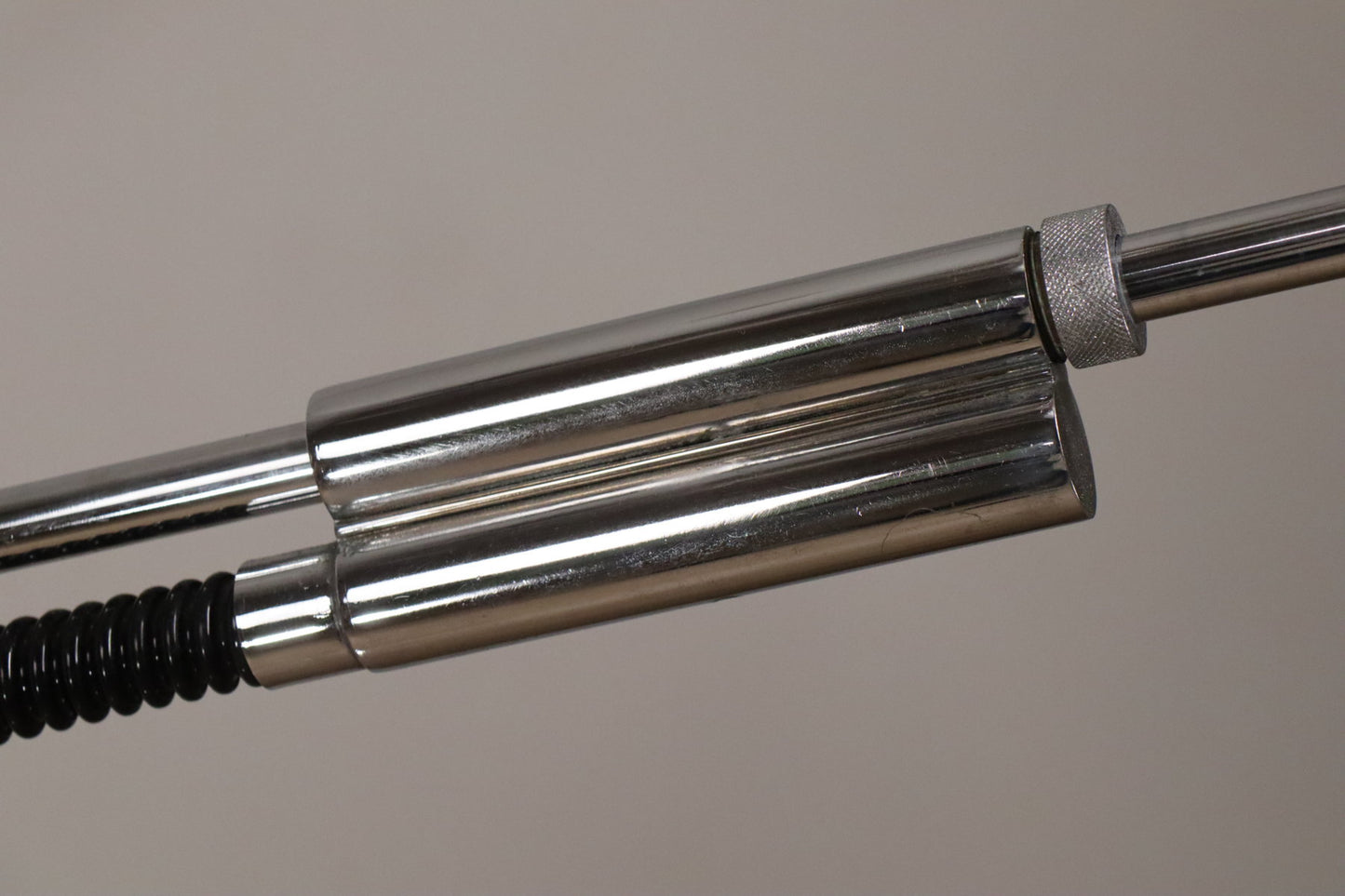 Lampadaire vintage arc à balancier en métal chromé, 1970