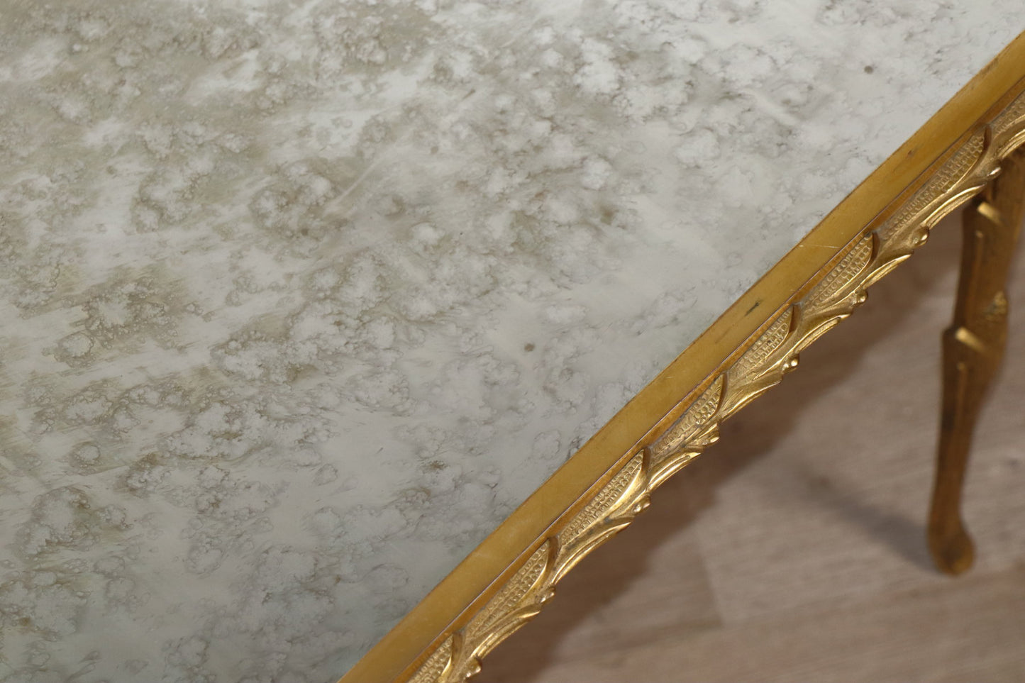 Table basse Maison Baguès en bronze doré et miroir vieilli – Années 1950