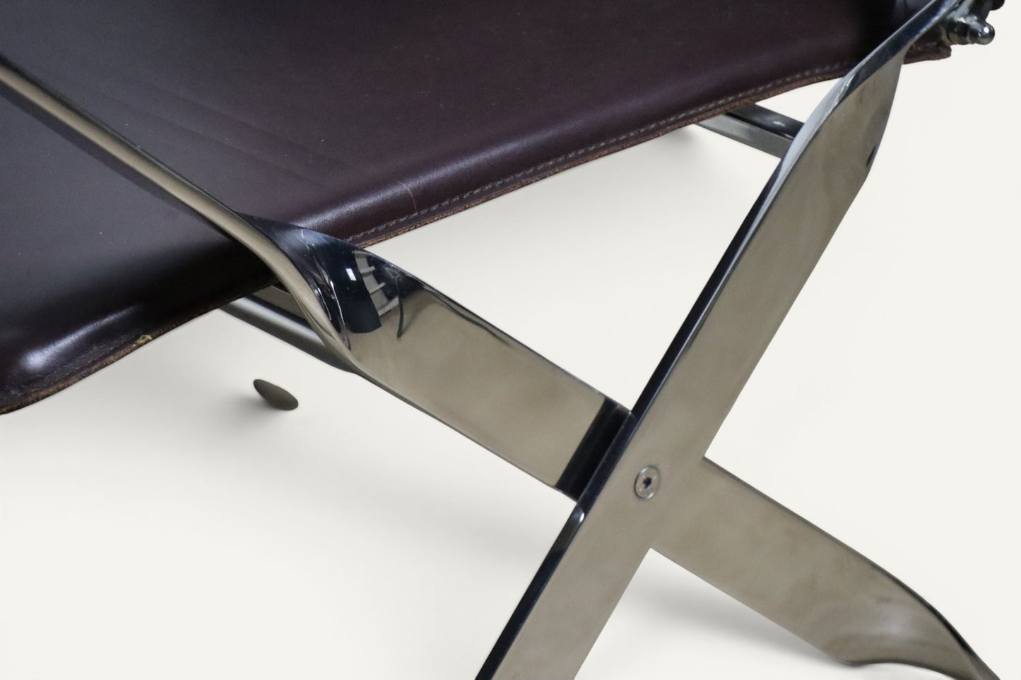 Paire de fauteuils en cuir et métal chromé, Italie - 1970