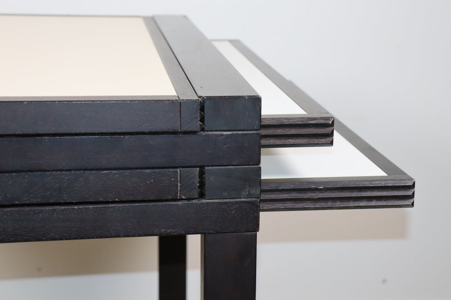 Table modulable bi-colore Bernard Vuarnesson - Années 80