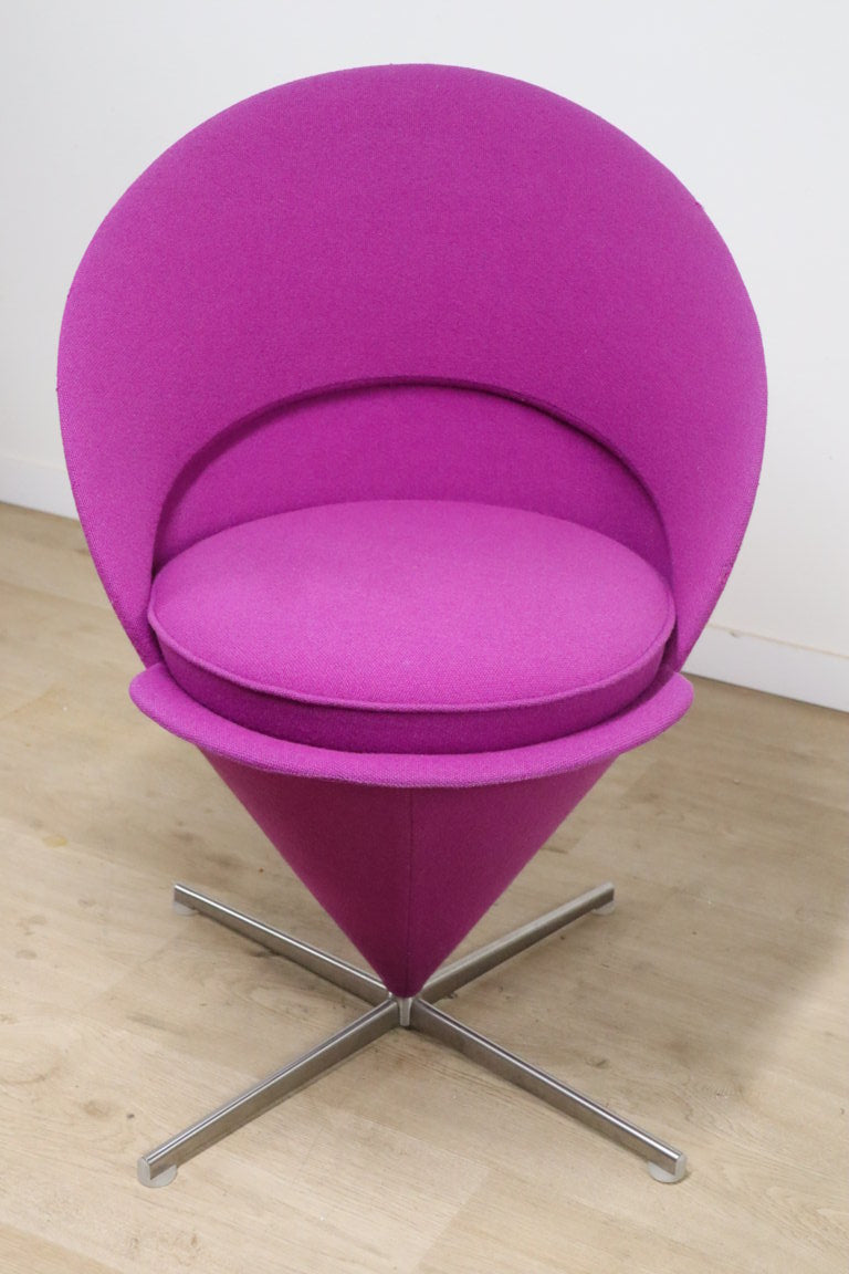 Chaise modèle « Cone Chair » Verner Panton édition Vitra