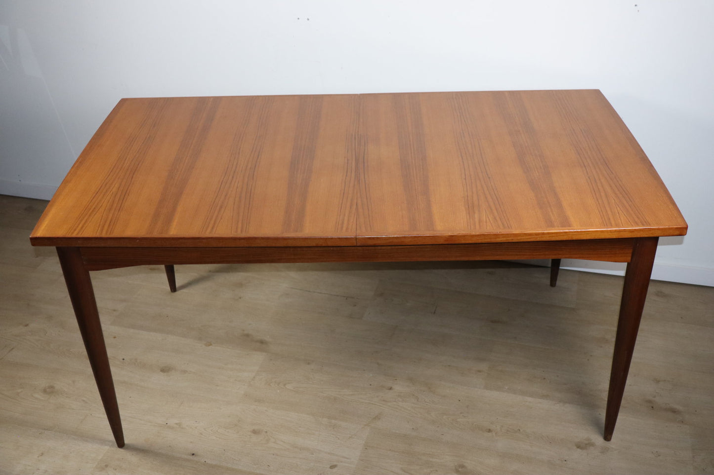 Table de repas scandinave extensible en teck – années 60