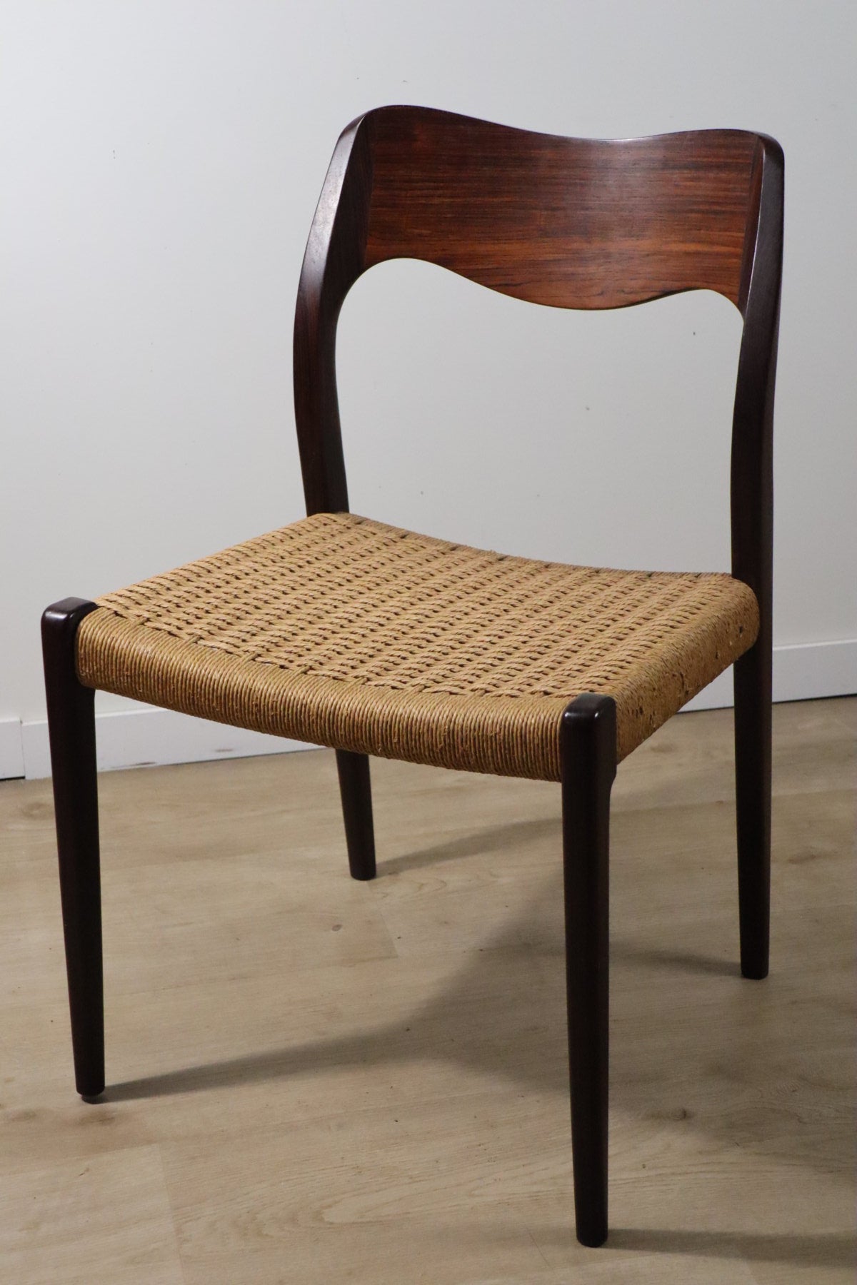 Chaise scandinave modèle 71 par Niels Otto Moller en teck et corde