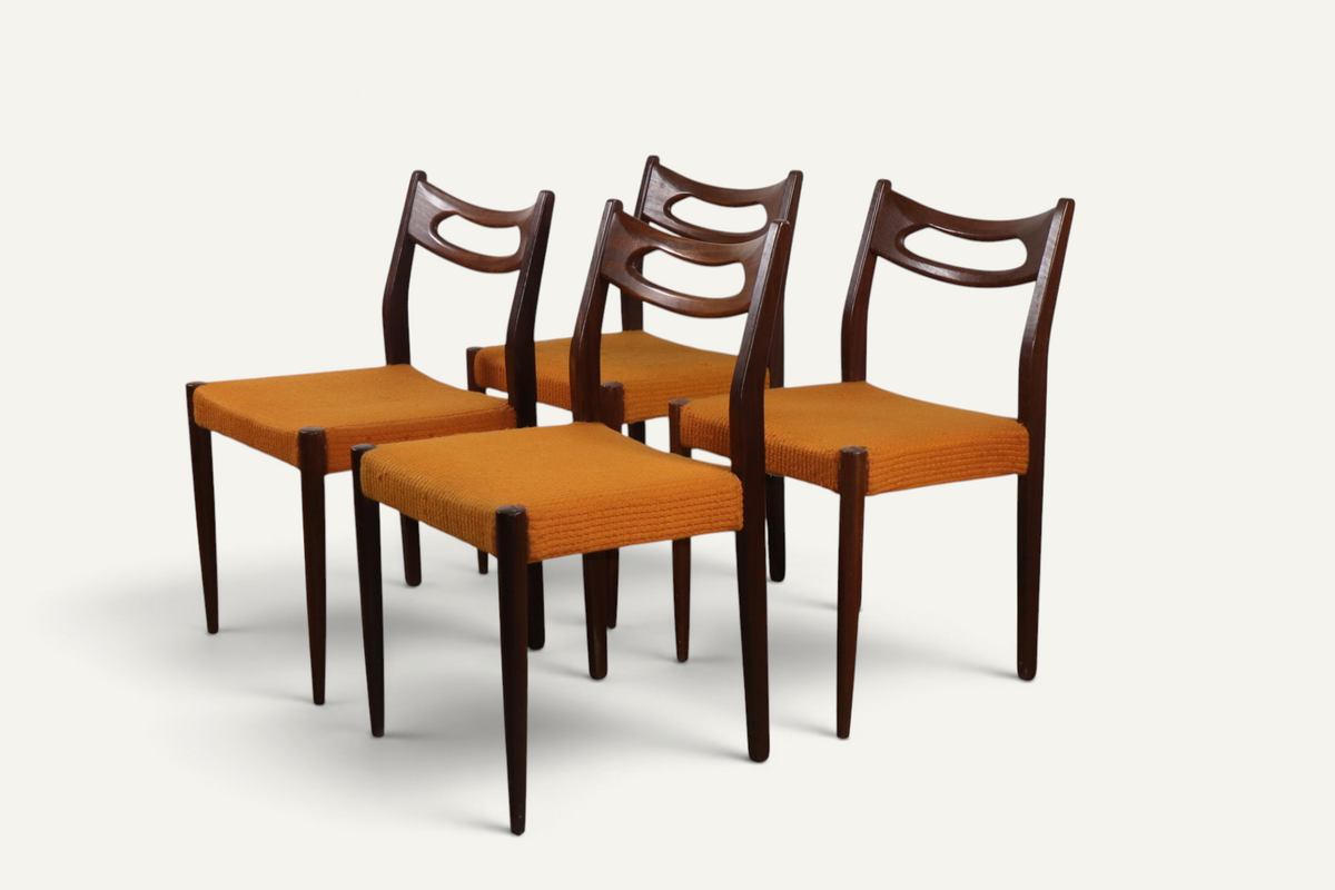 Série de 4 chaises vintage en teck et laine orange – années 60