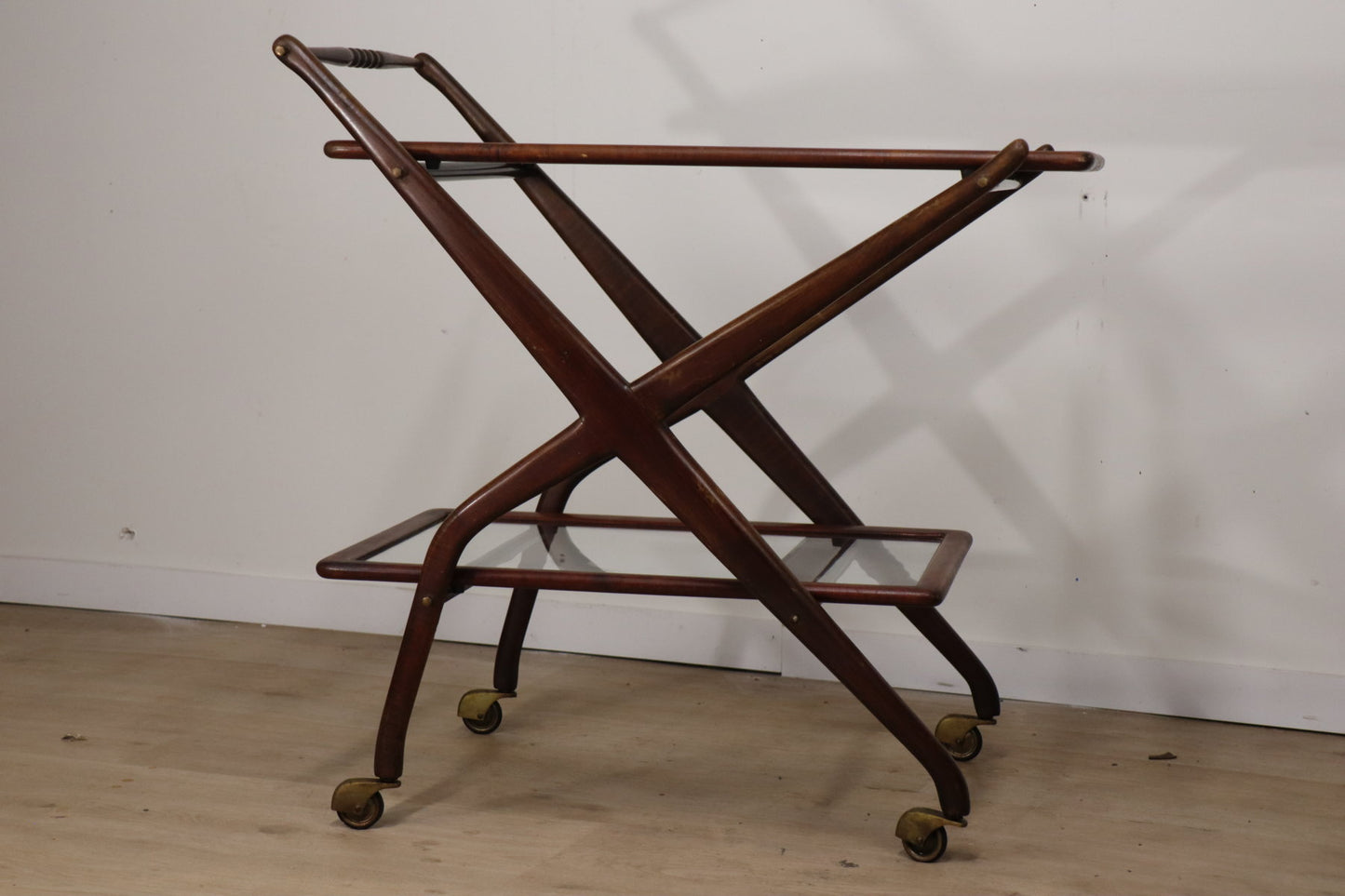 Desserte roulante vintage en bois et verre, 1960