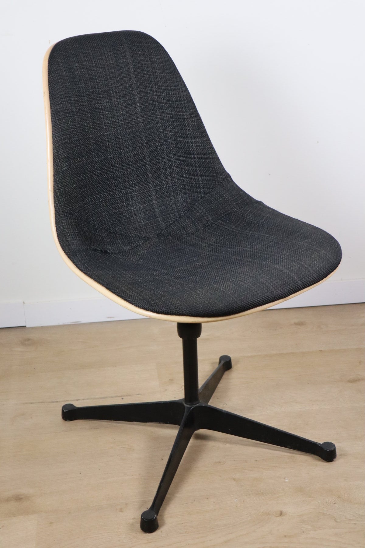 Chaise Eames Herman Miller - Fibre de verre pivotante réglable – 1960