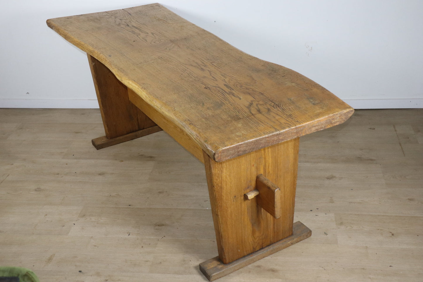 Table de repas brutaliste en bois massif - Années 50/60