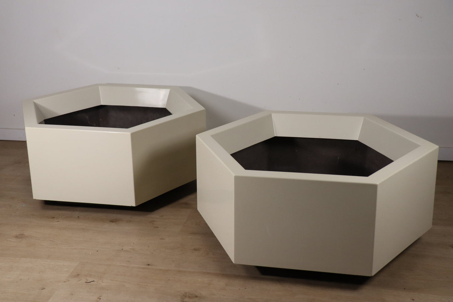 Paire de jardinières hexagonales en fibre de verre vintage – 1970