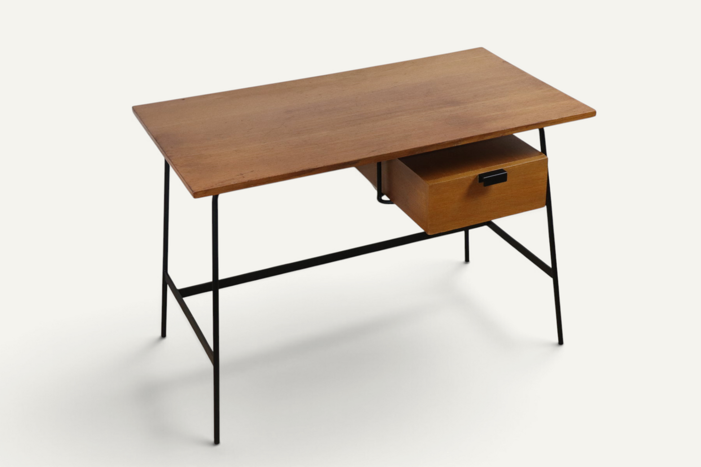 Bureau CM178 Pierre Paulin pour Thonet en chêne et métal noir – Années 1950