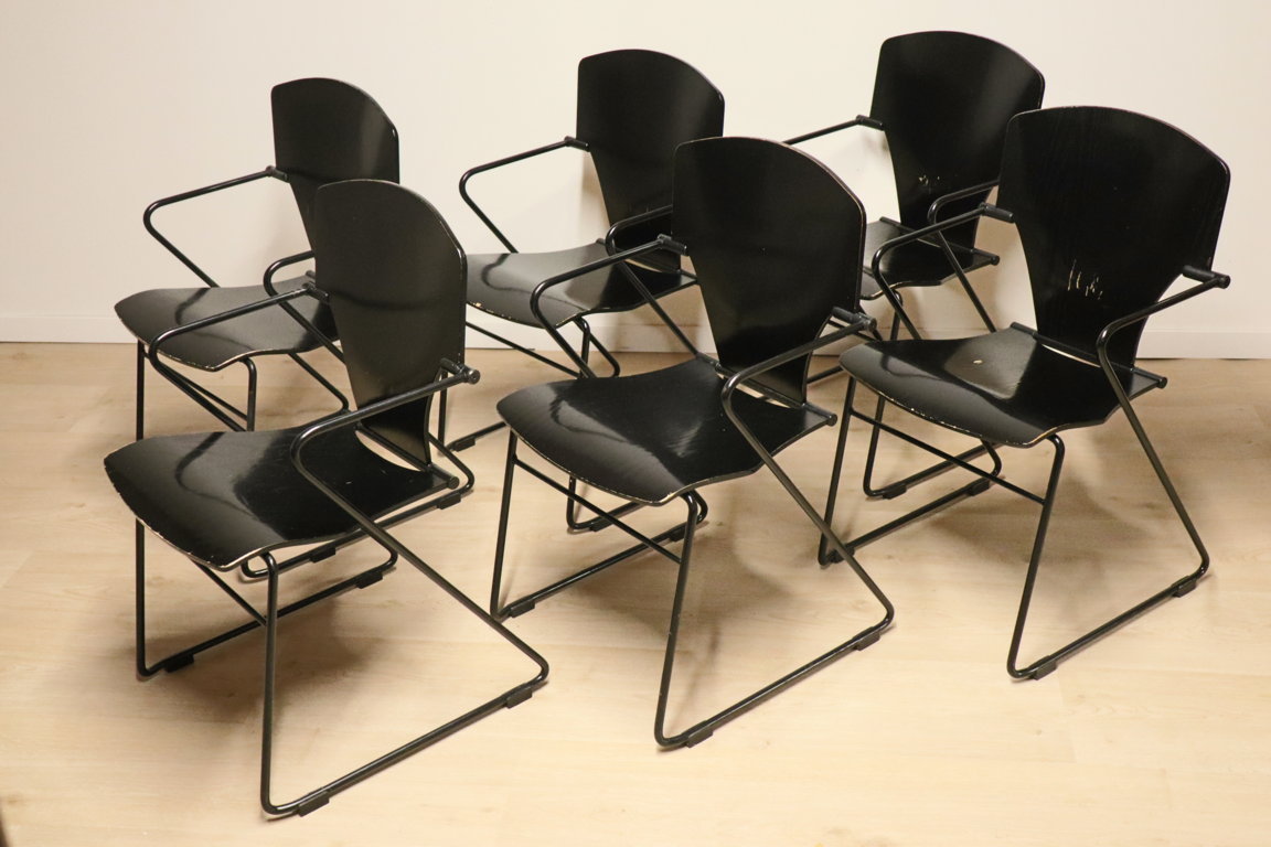 Série de 6 chaises minimaliste modèle "EGOA 300" par Josep Mora