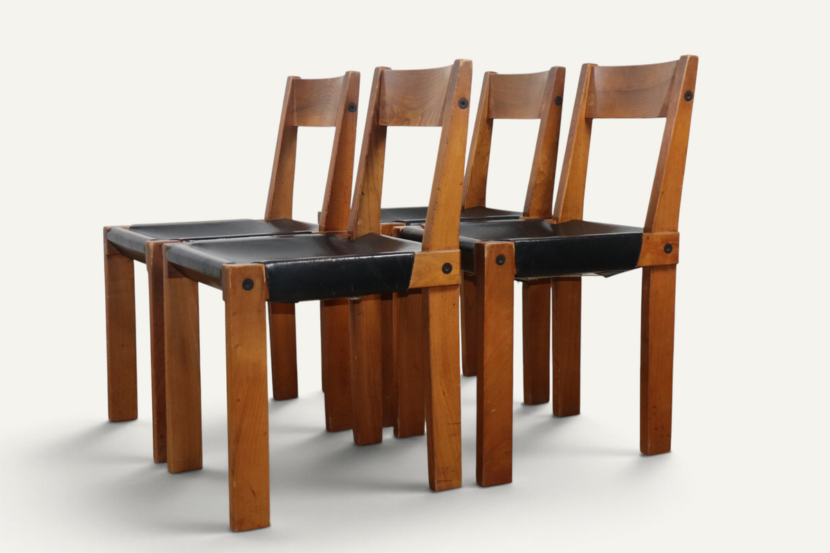 Série de 4 chaises S24 de Pierre Chapo – Orme massif et cuir noir – 1970