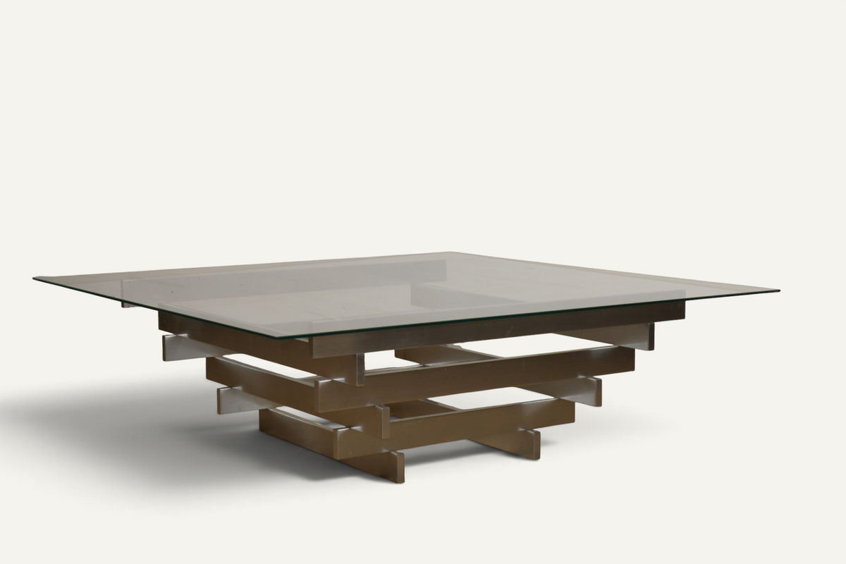 Table basse sculpturale en aluminium brossé et verre – années 1970