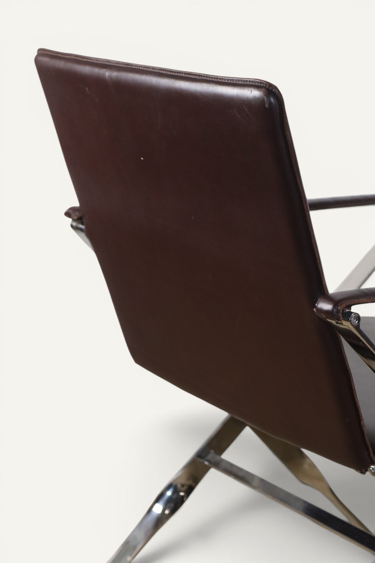Paire de fauteuils en cuir et métal chromé, Italie - 1970