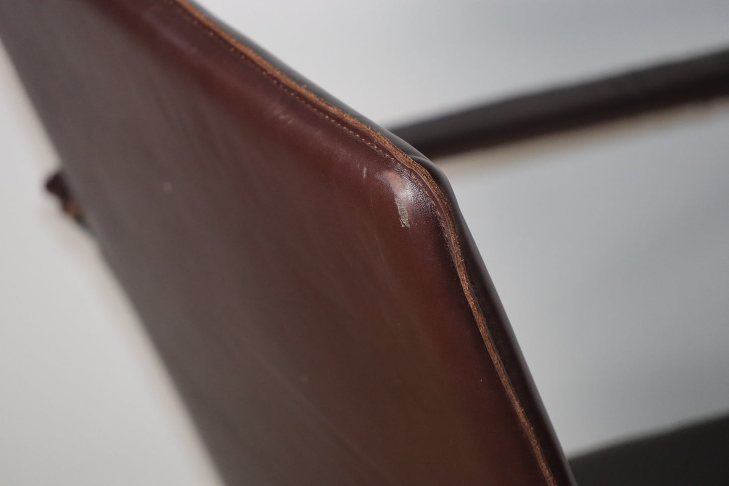 Paire de fauteuils en cuir et métal chromé, Italie - 1970