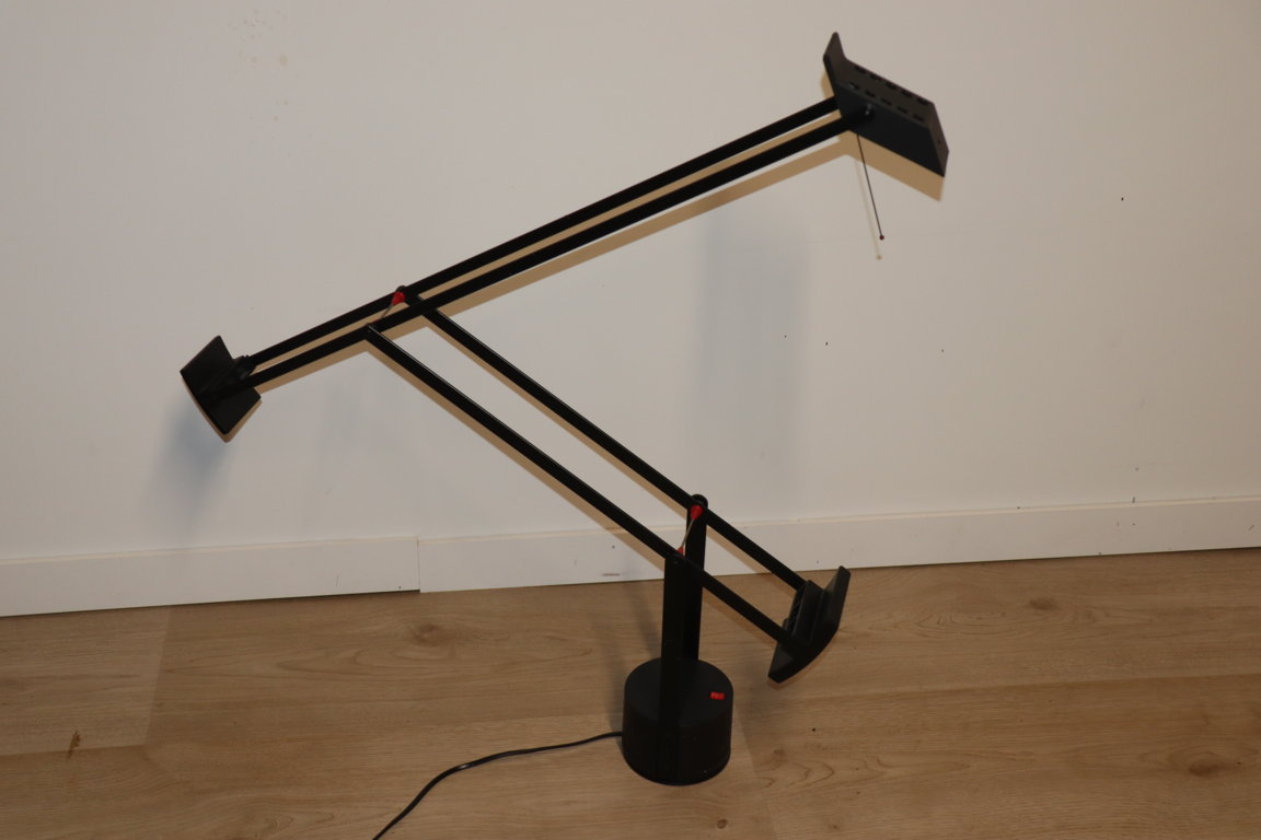 Lampe de bureau Tizio par Richard Sapper édition Artemide