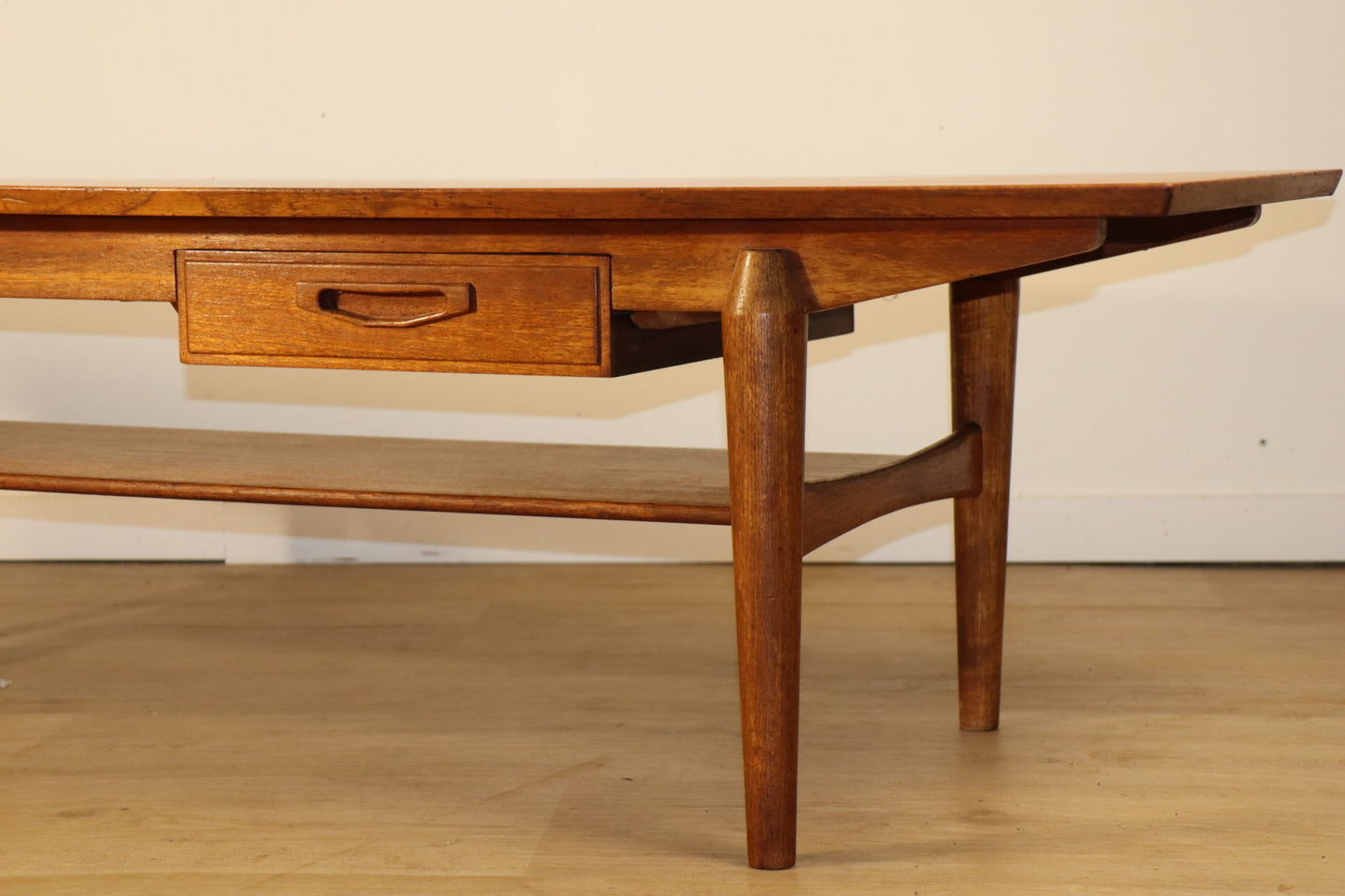 Table basse scandinave en teck années 60