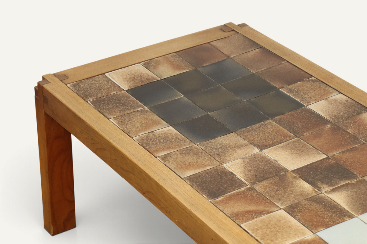 Table basse de Pierre Chapo en orme massif et céramique – vers 1960