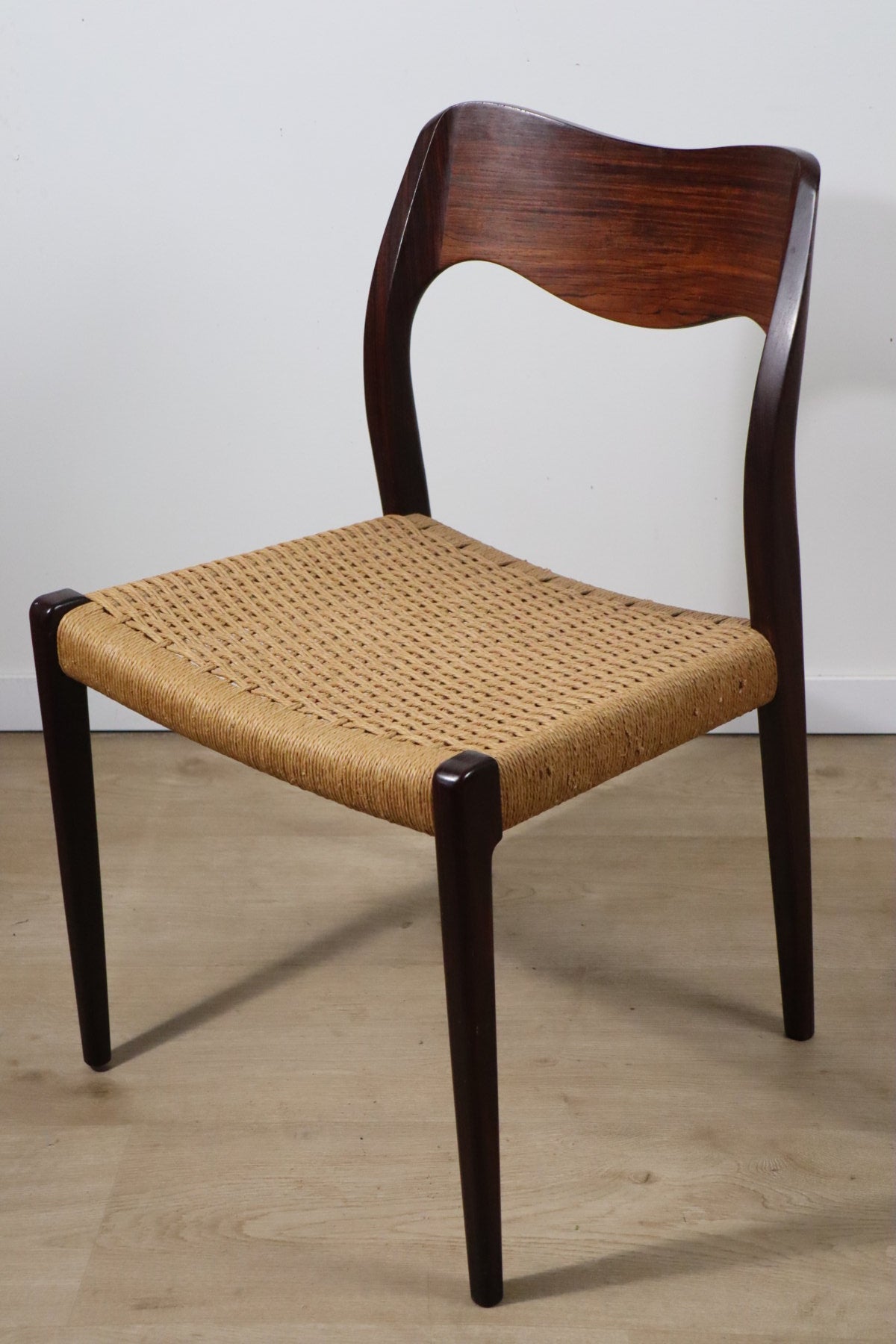 Chaise scandinave modèle 71 par Niels Otto Moller en teck et corde