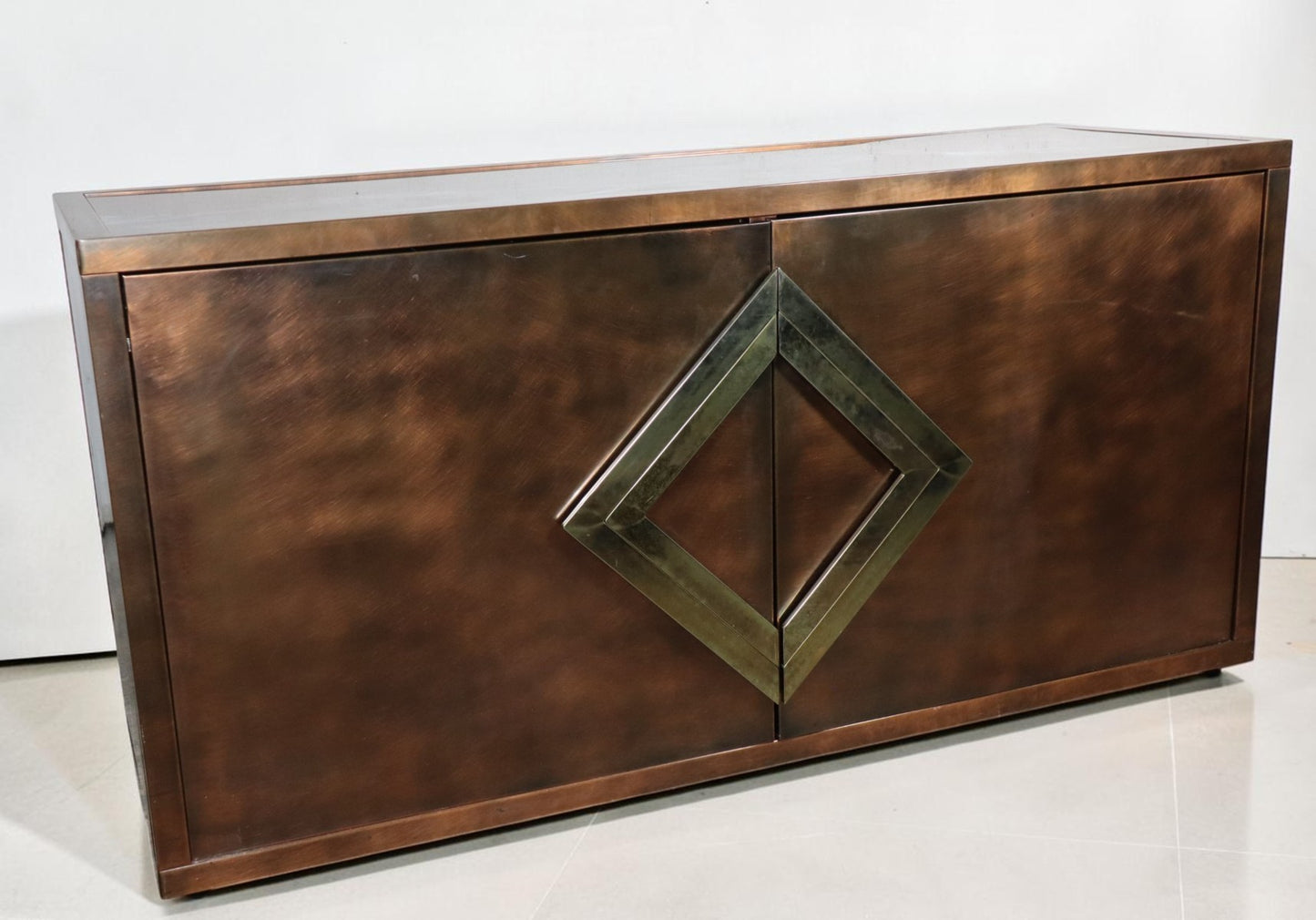 Enfilade minimaliste en métal patiné bronze, années 70