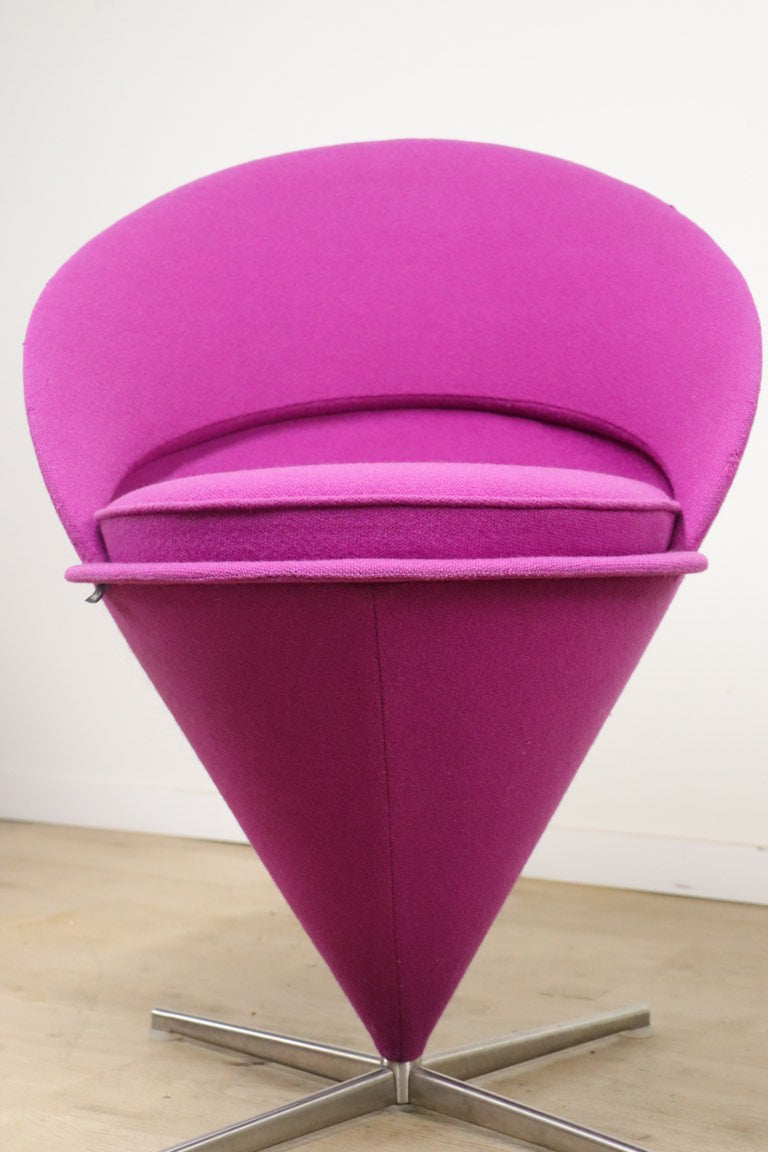 Chaise modèle « Cone Chair » Verner Panton édition Vitra