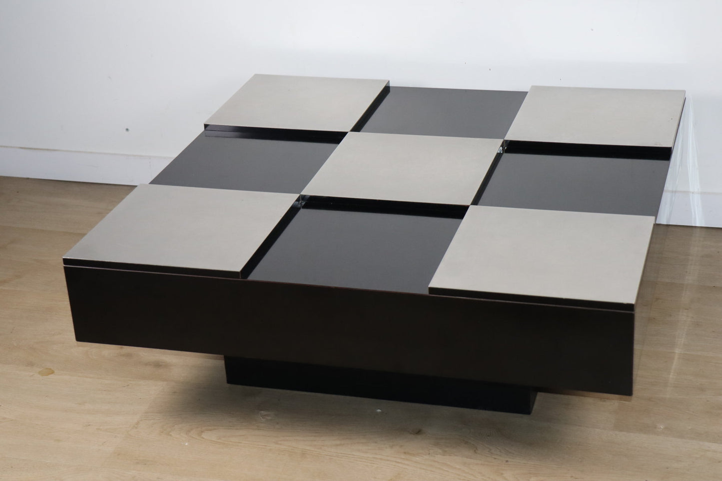 Table basse vintage en bois laqué et aluminium - Années 70