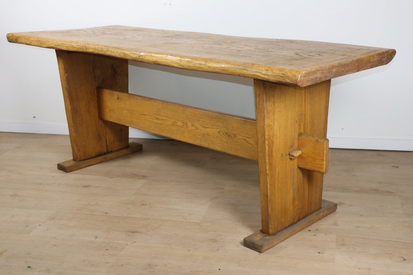 Table de repas brutaliste en bois massif - Années 50/60