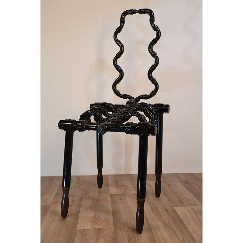 Chaise "squellette" contemporaine en acier laqué noir