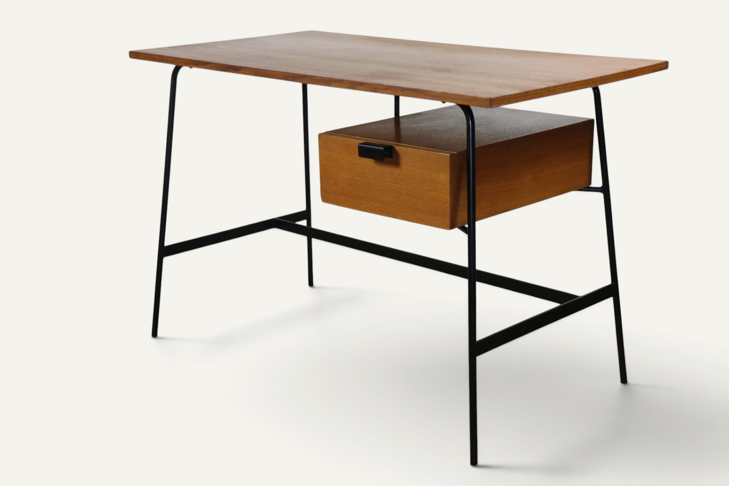 Bureau CM178 Pierre Paulin pour Thonet en chêne et métal noir – Années 1950