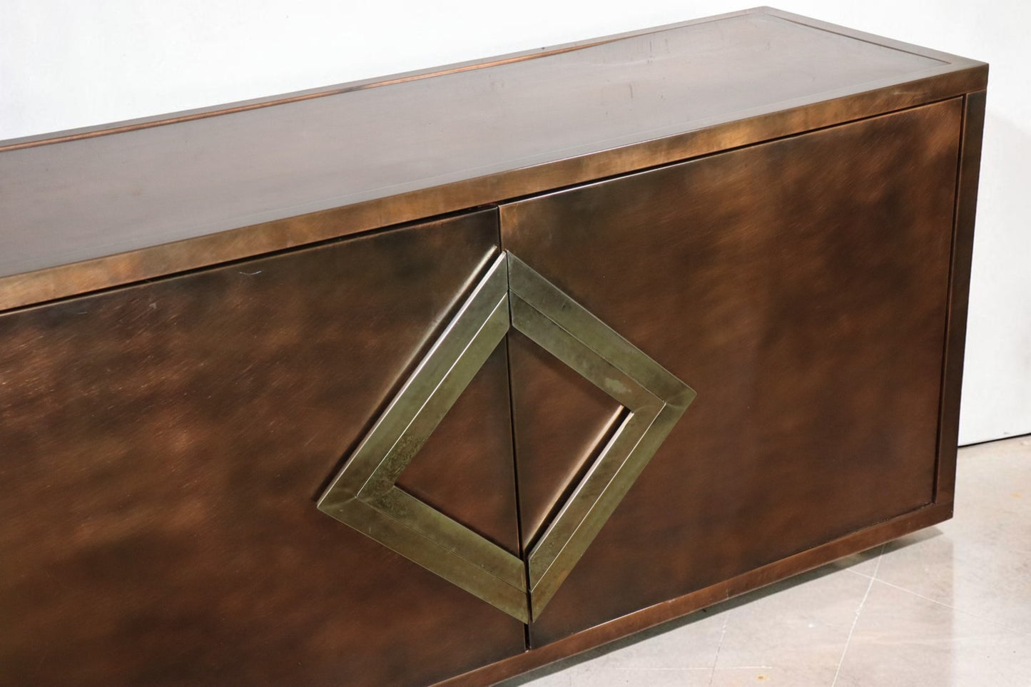 Enfilade minimaliste en métal patiné bronze, années 70
