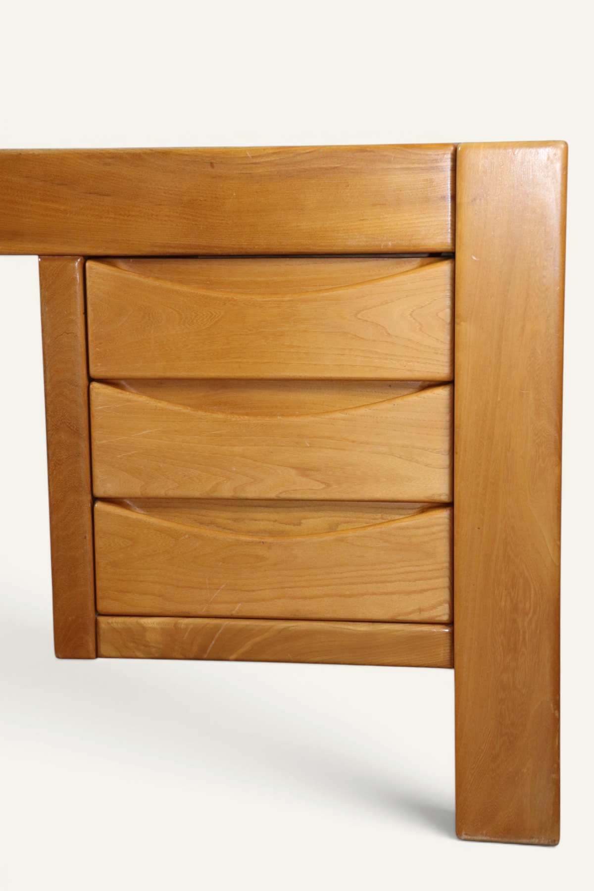 Bureau Regain en orme massif – Années 1970